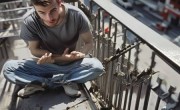 男子趵突泉拍照护栏意外落水，真相令人唏嘘！
